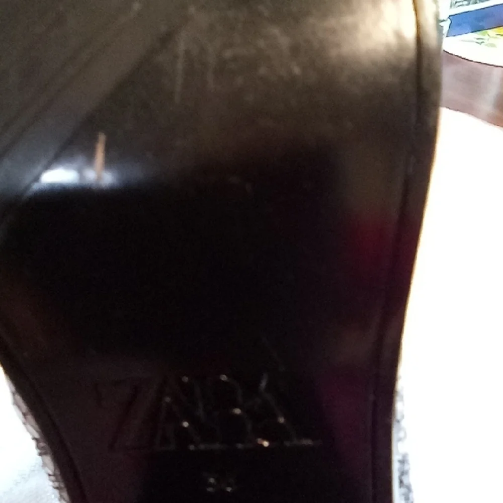 Zara Black Ankle Boots with Sleek Pointed Toe - Picture 8 of 8